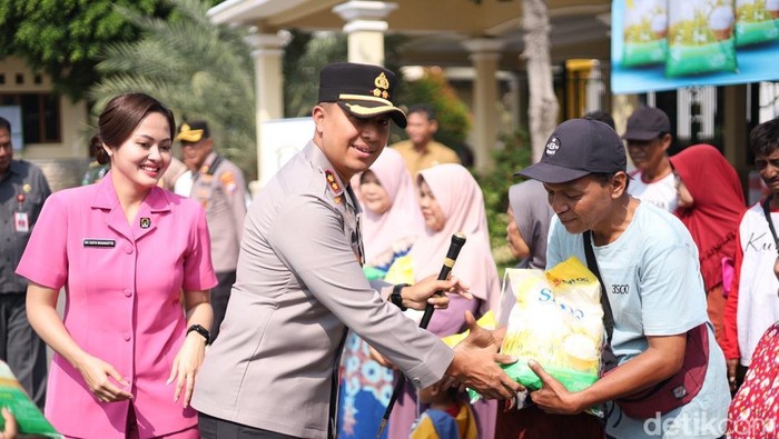 Antusias Warga Berburu Beras Murah Polres Kediri Rp 11.200Kg